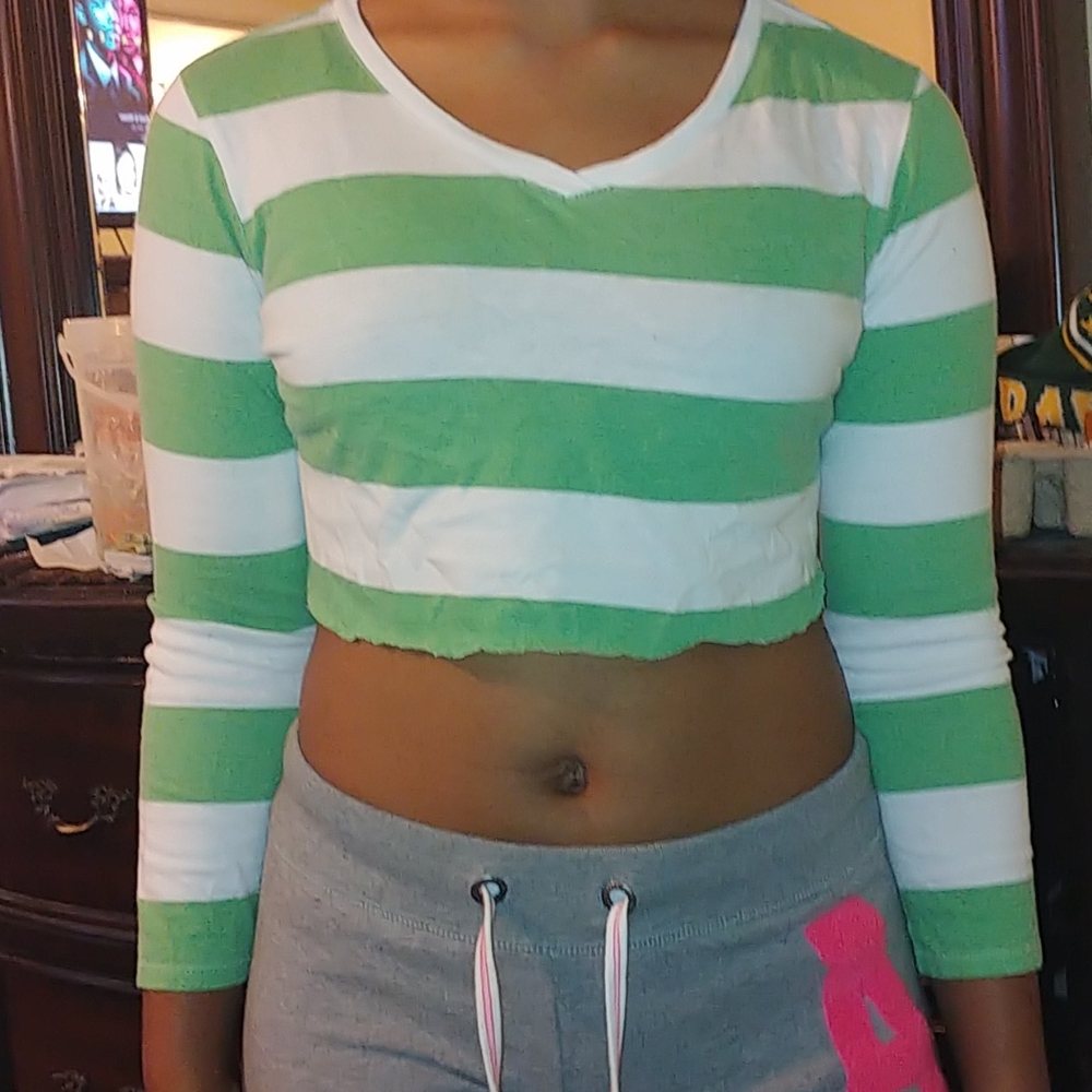 Green/white crop top long sleeves